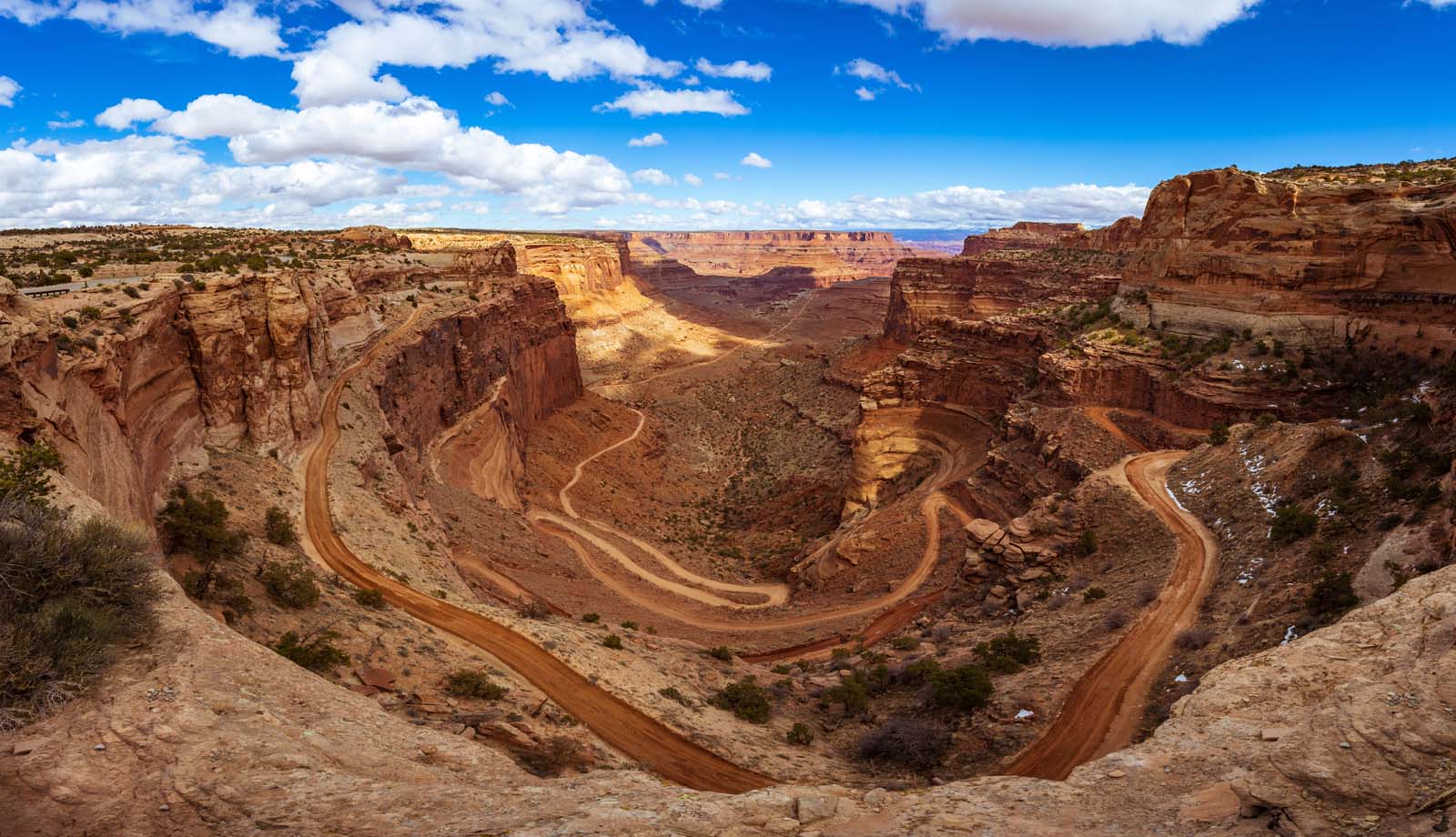 best hikes in canyonlands shafer canyon