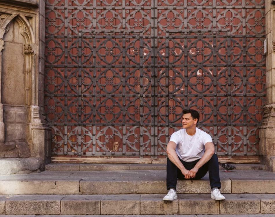 10 Easy Ways to Travel on a Budget: How to Save Money Traveling in 2025