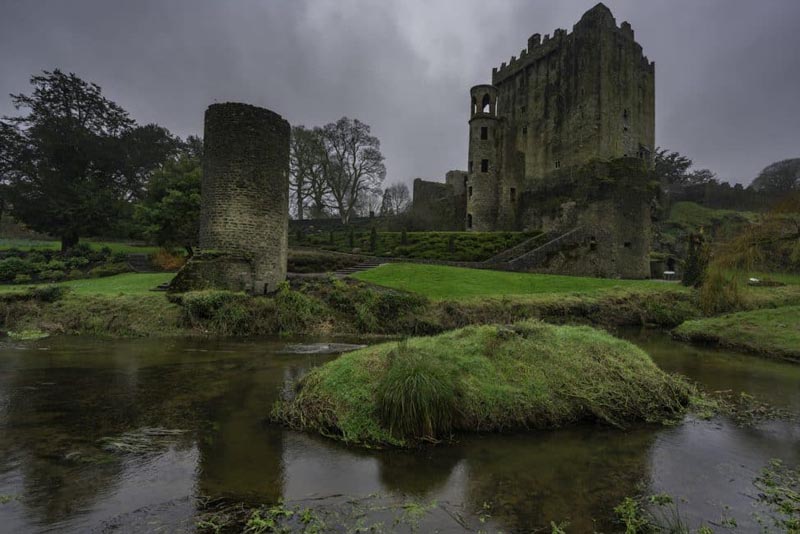 kissing the blarney stone at blarney castle