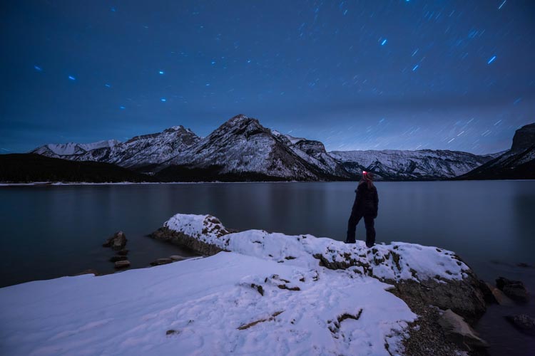 Stargazing on Lake Minnewanka in Banff National Park in Canada