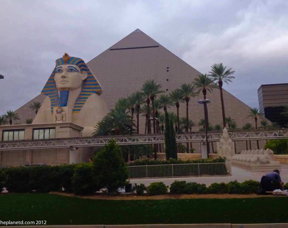 Around the World in Las Vegas Landmarks – A Photo Comparison