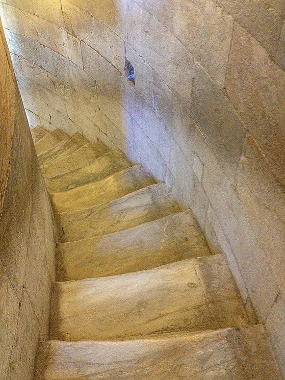 tower of pisa staircase