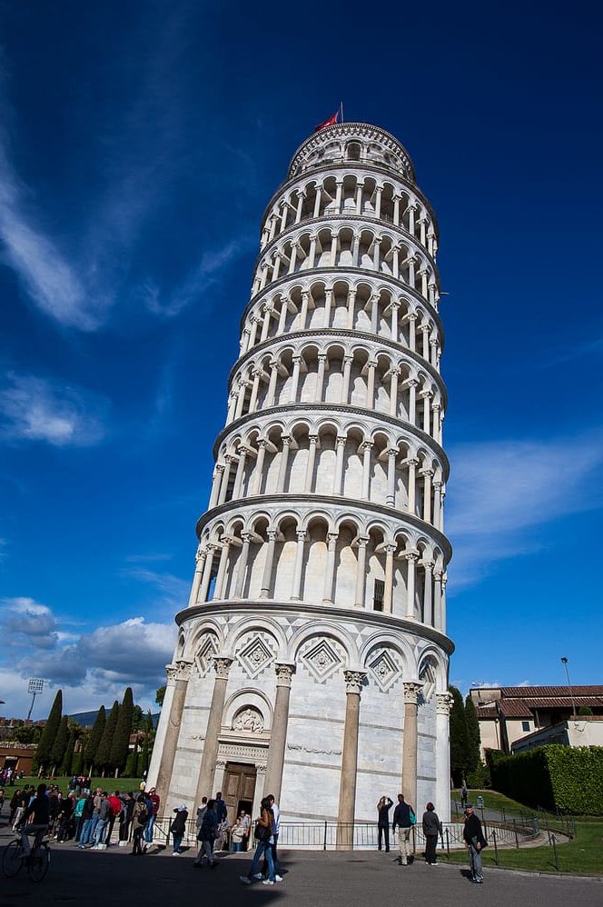 the leaning tower of pisa vertical