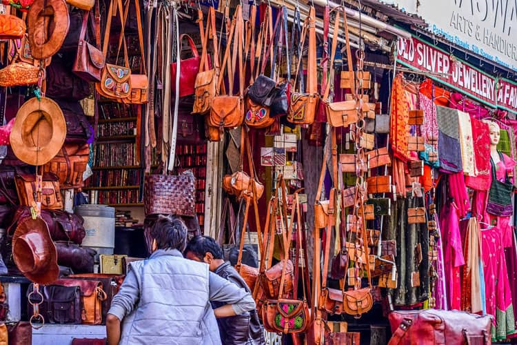 shopping in udaipur Hathi Pol Bazaar