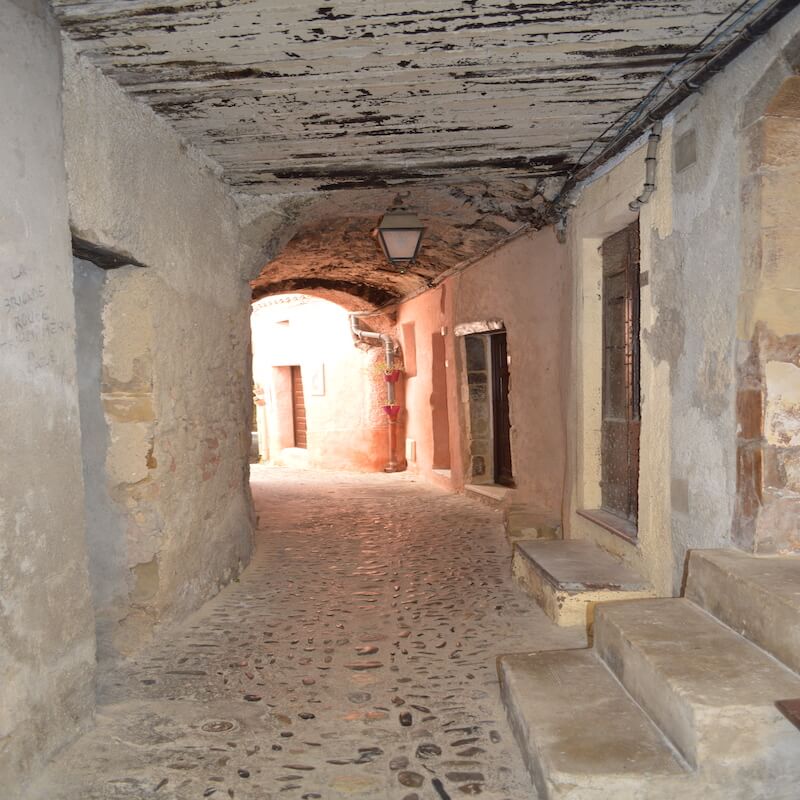 couraze villaggio in francia tunnel