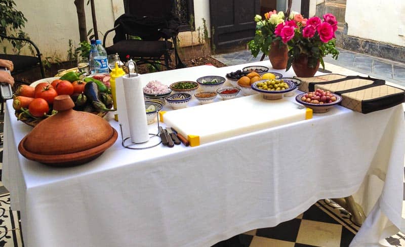 Réglage de la table pour un repas marocain