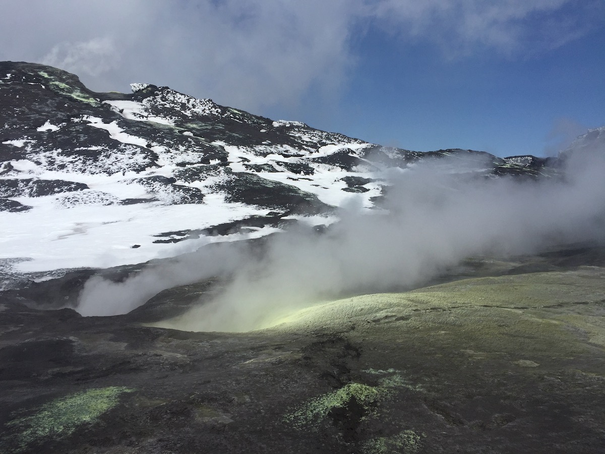 mt. etna sulpher smoke