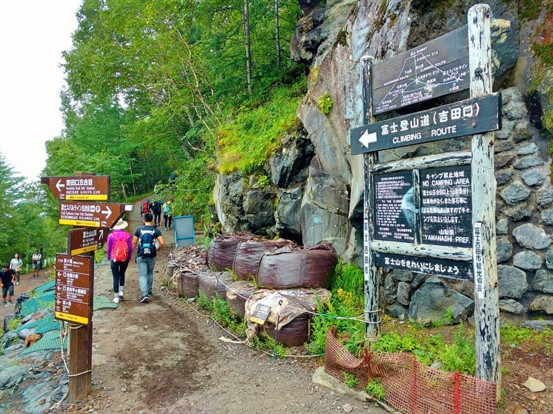 climbing mount fuji yohsida trail