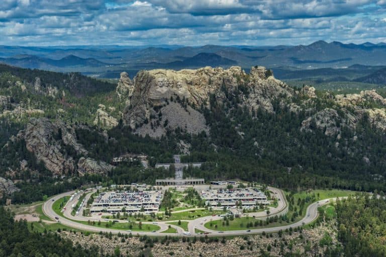 How to Visit Mount Rushmore and Crazy Horse American Monuments