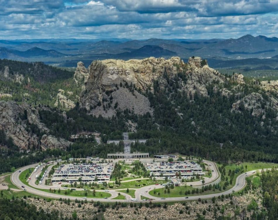 Mount Rushmore and Crazy Horse – American Monuments of the Heartland