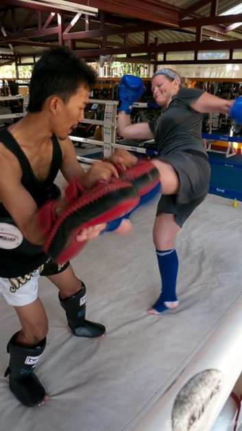 muay thai kickboxing