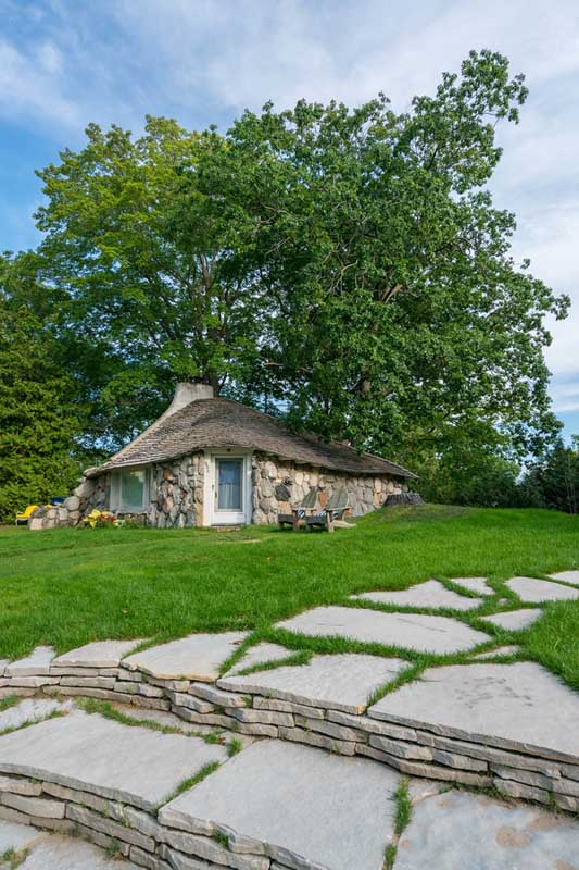 Mushroom Houses Charlevoix #2: Half House