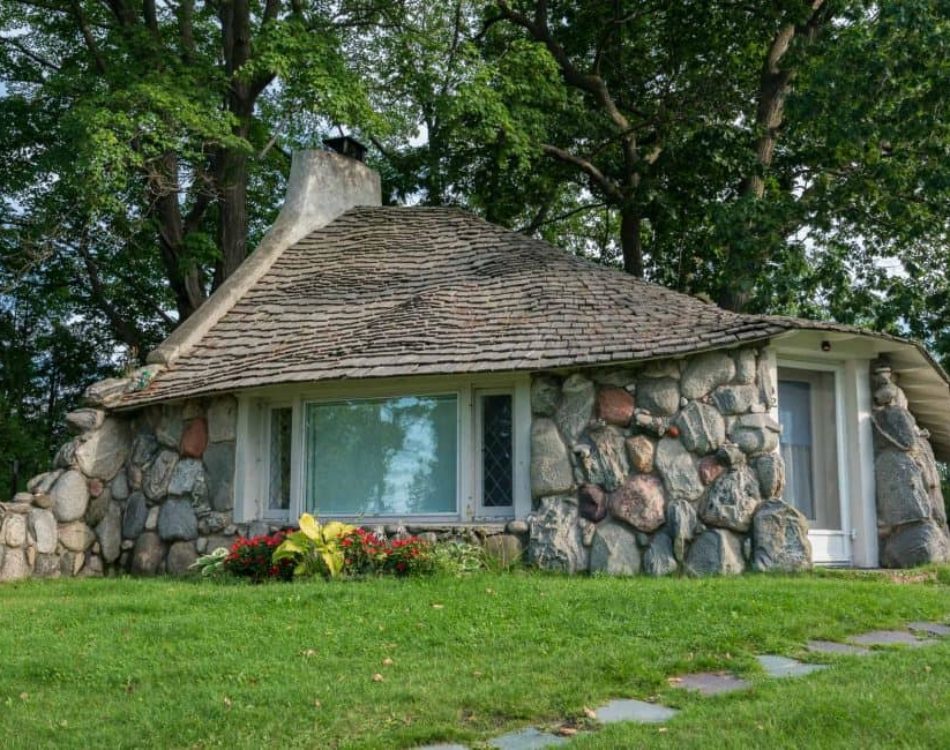 Mushroom Houses of Charlevoix – All Hobbits Welcome to Michigan!