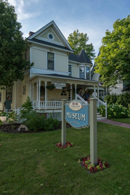 Mushroom houses of Charlevoix tour | start at the museum