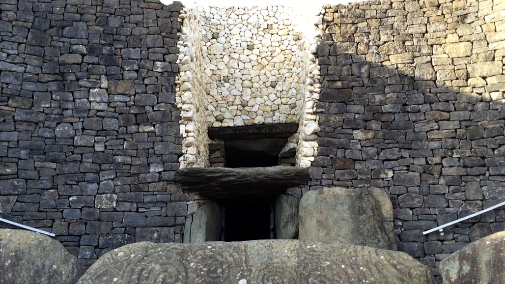 passage to newgrange entrance