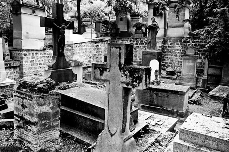 Cimetiere pere lachaise tombstones