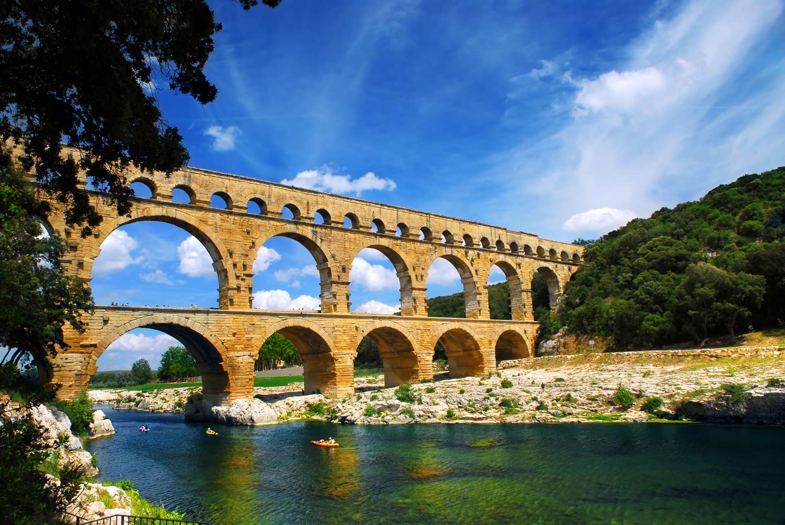 southern france places to visit Pont du Gard