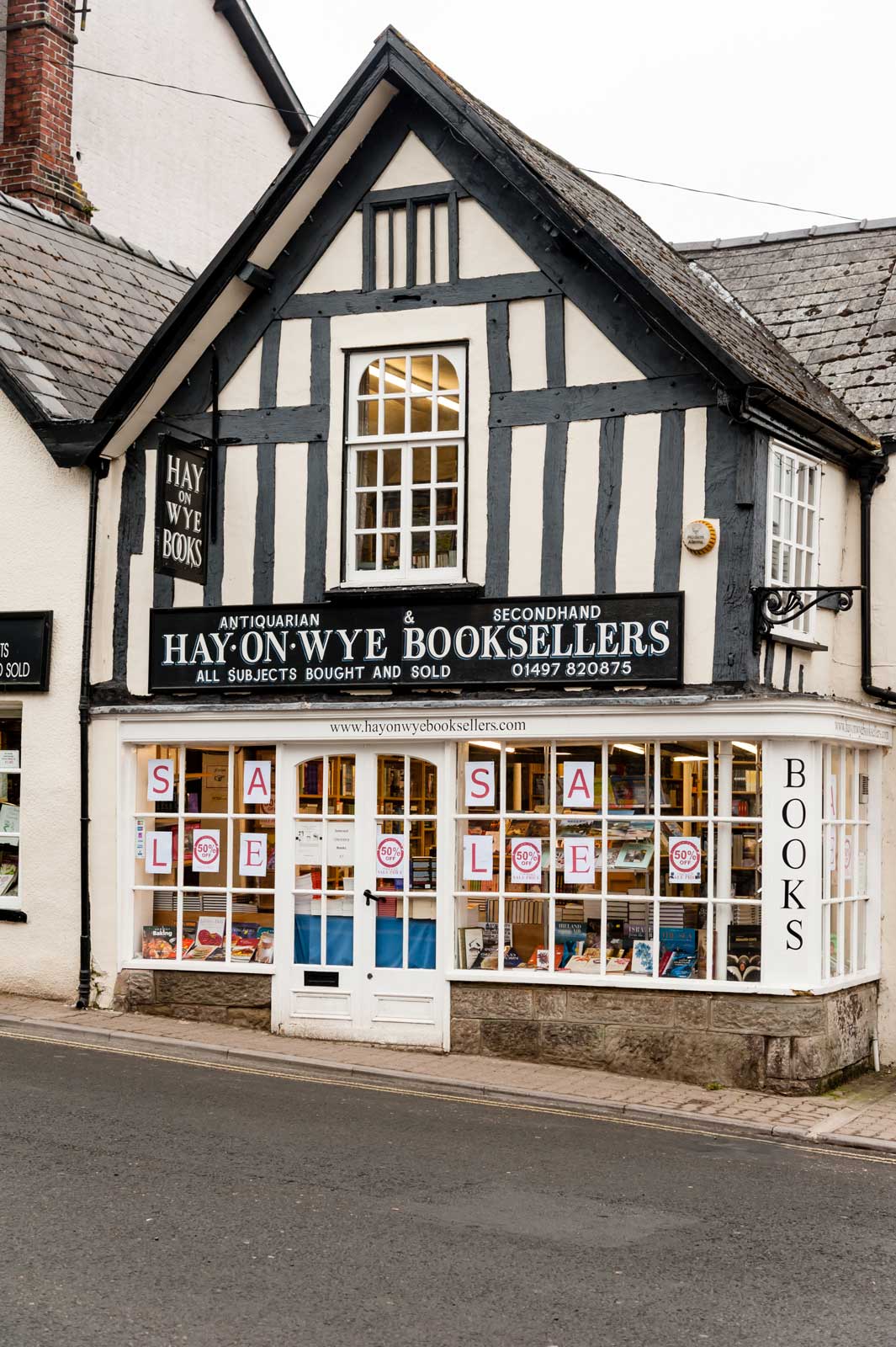things to do in wales hay on wye book stores
