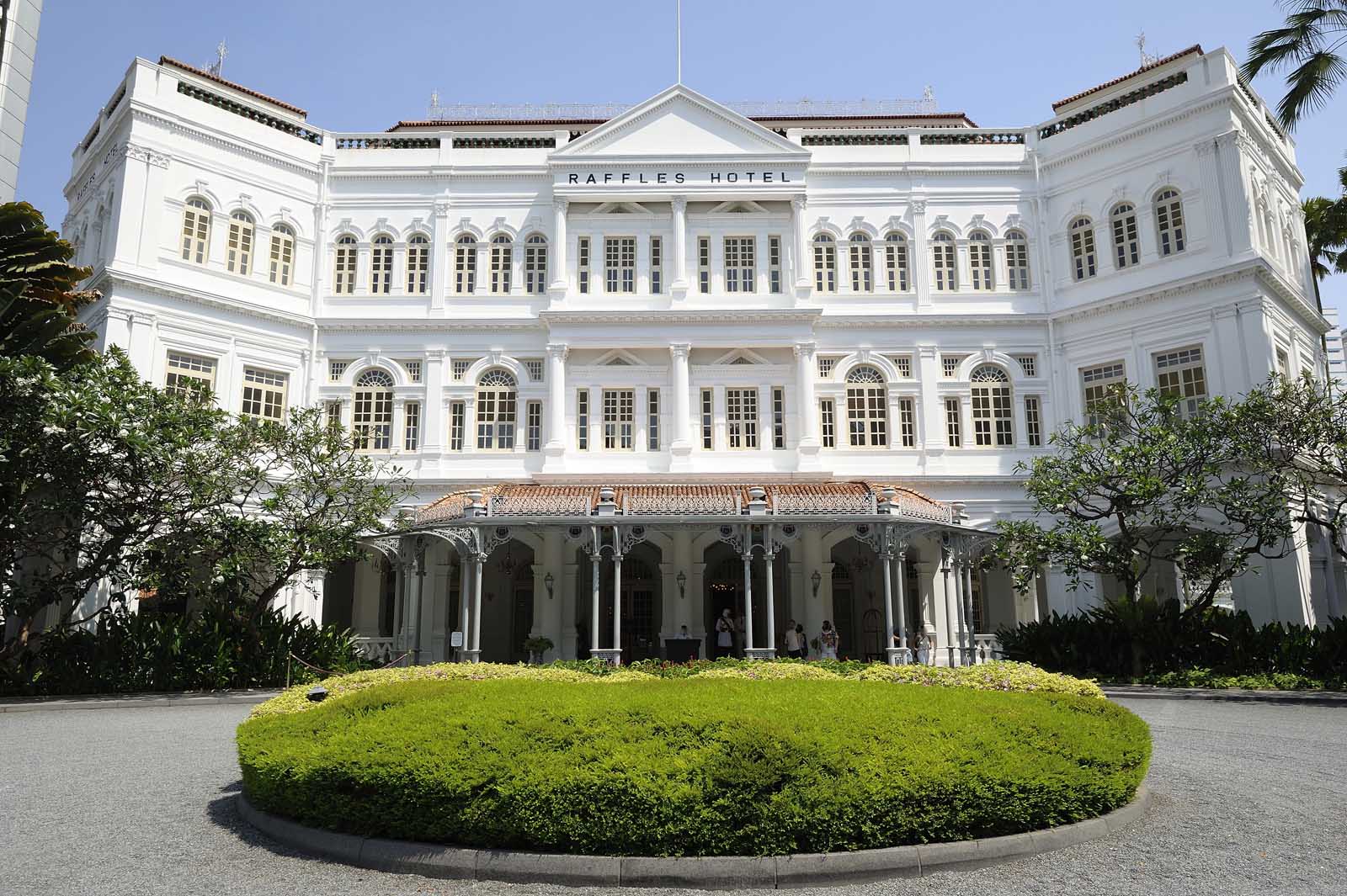 The iconic Raffles Hotel, one of the best boutique hotels in Singapore.