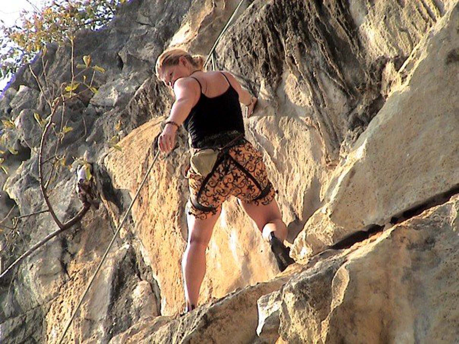 adventurous things to do in collingwood rock climbing