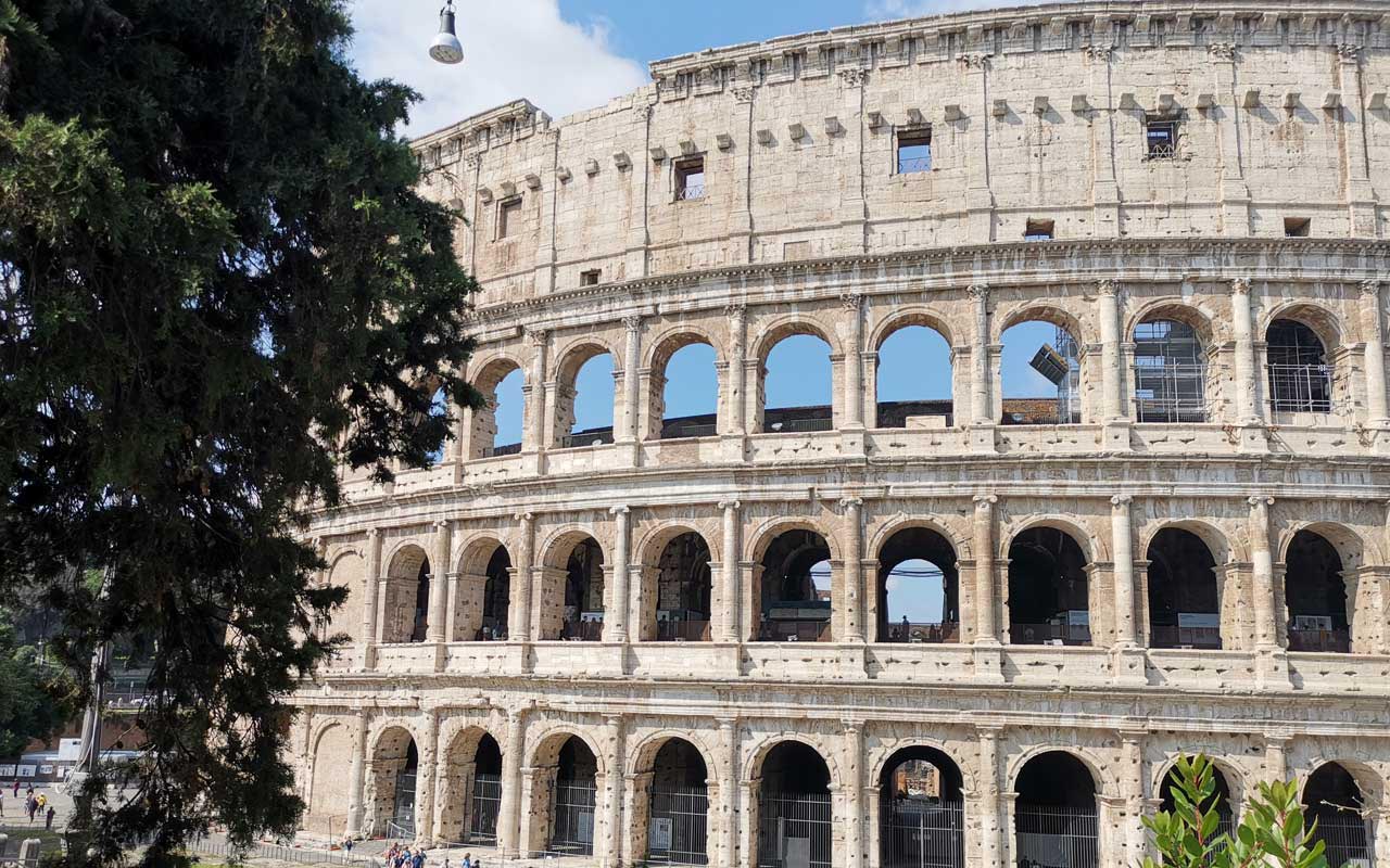 Visit the Colosseum of Rome for free