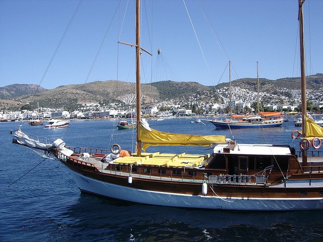 sailing-sailboat-views