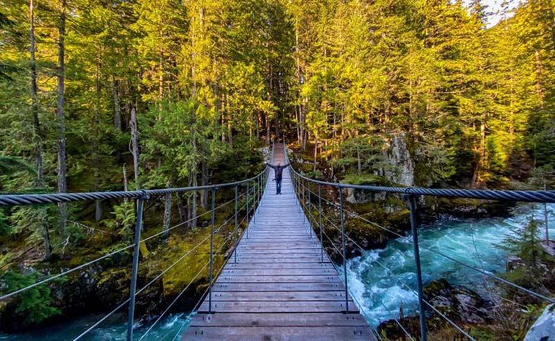 sea to sky highway train wreck trail