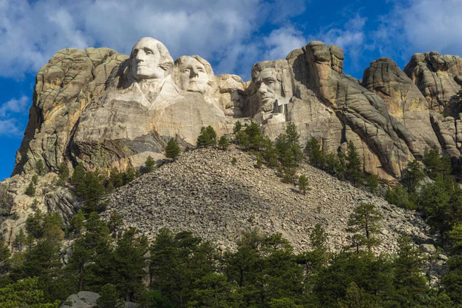 tourist destinations south dakota