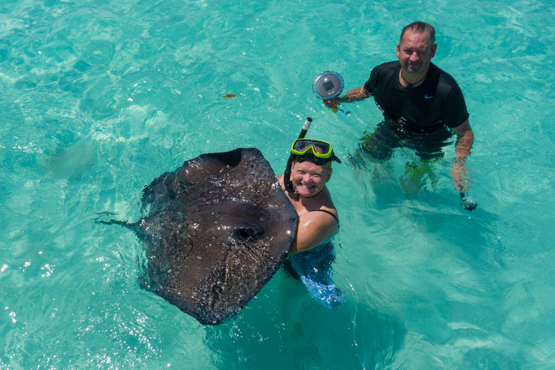 dave and deb with stingrays