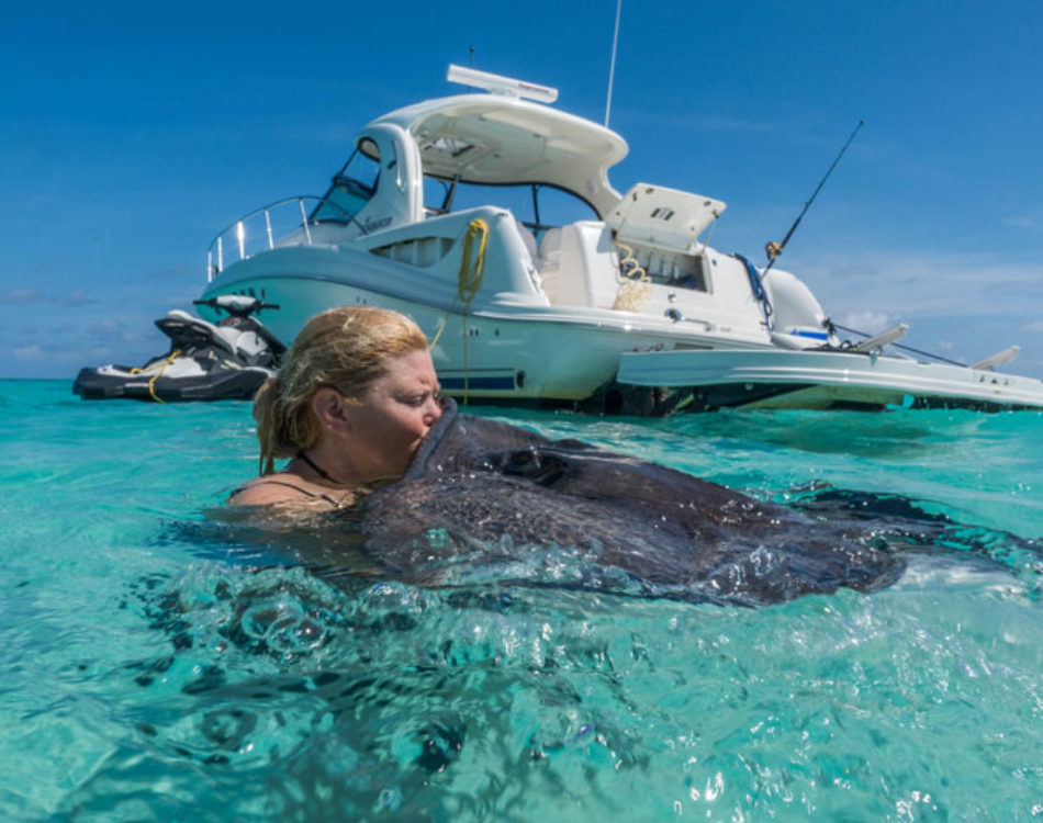 Stingray City in Style – Private Luxury Charters on Grand Cayman Island