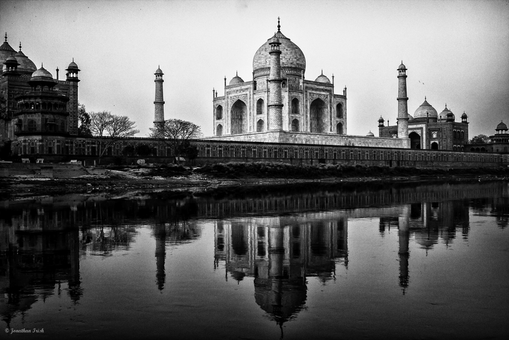 taj mahal black and white