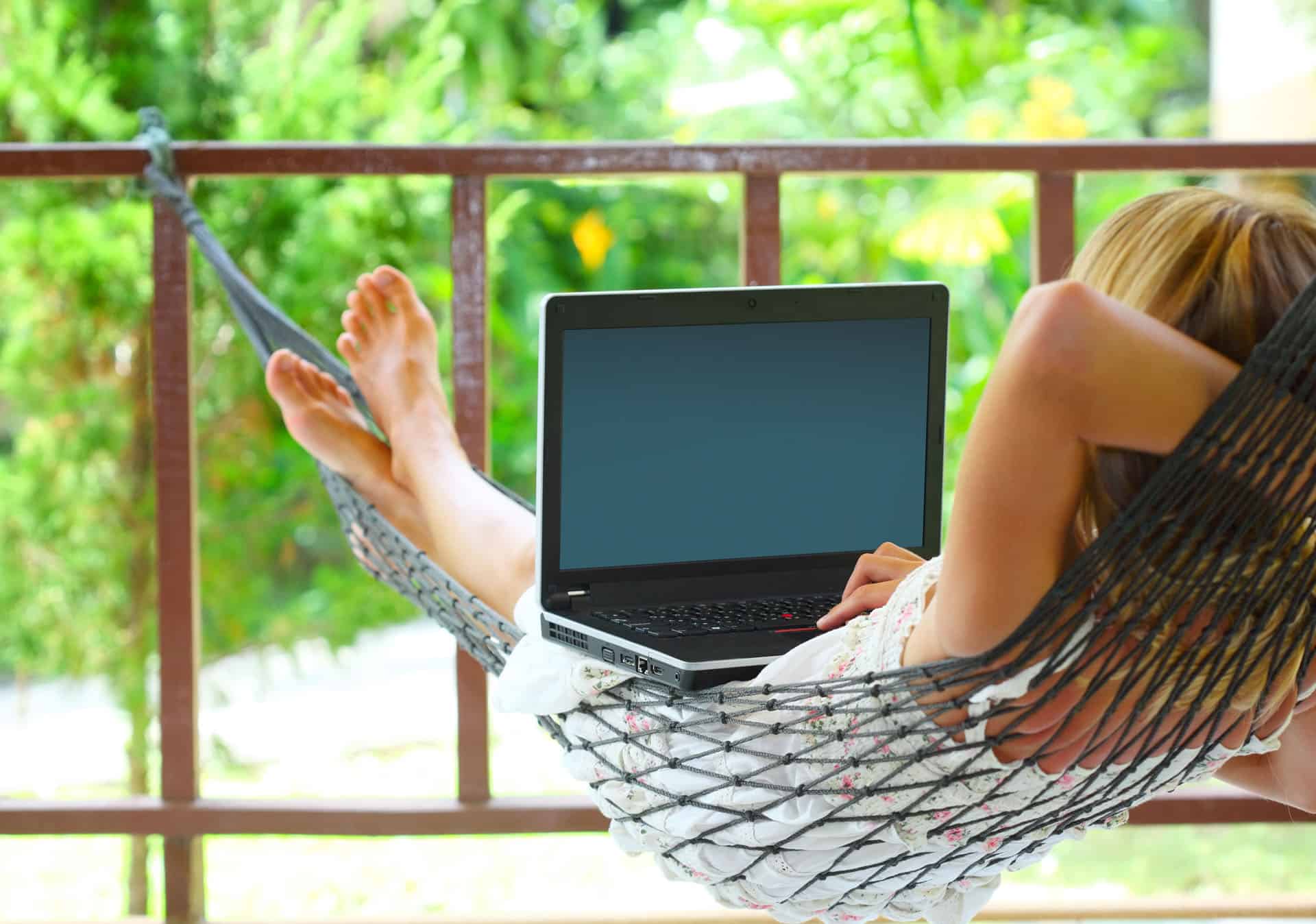 how to become a digital nomad staying productive