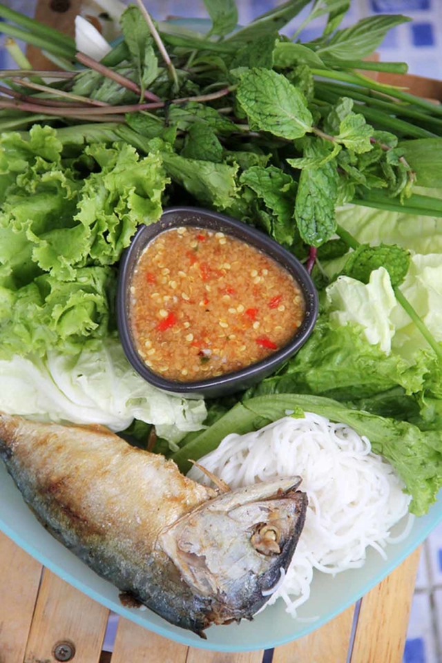 Thai dishes - Miang Pla Too