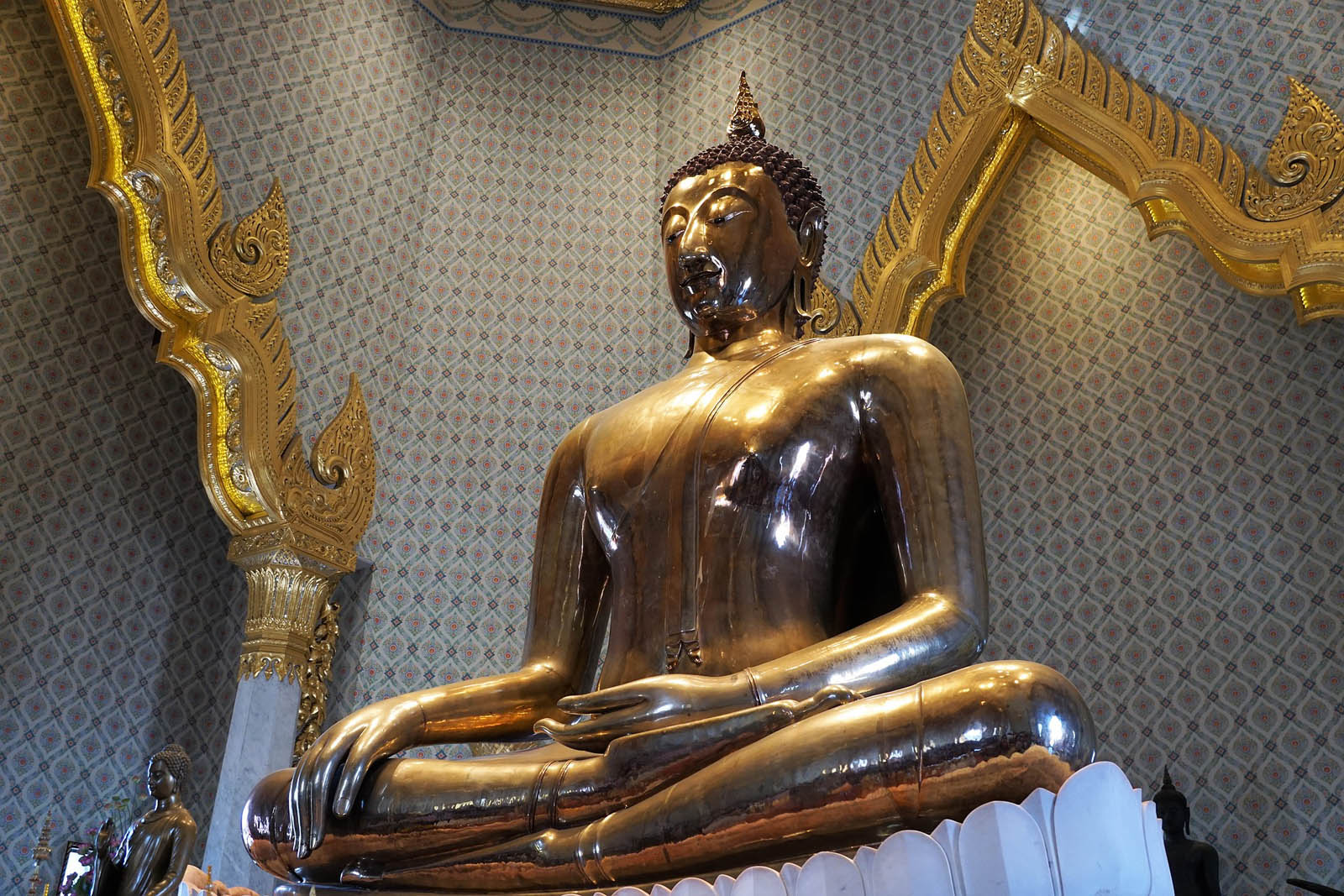fun thailand facts world's largest golden buddha