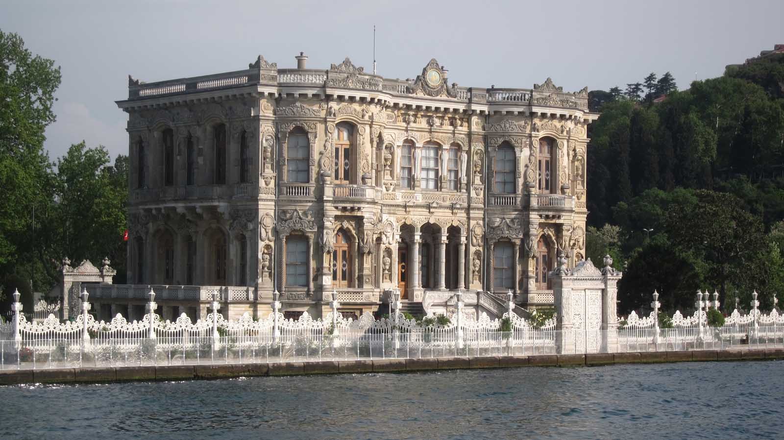 things to do in Istanbul Beylerbeyi Palace
