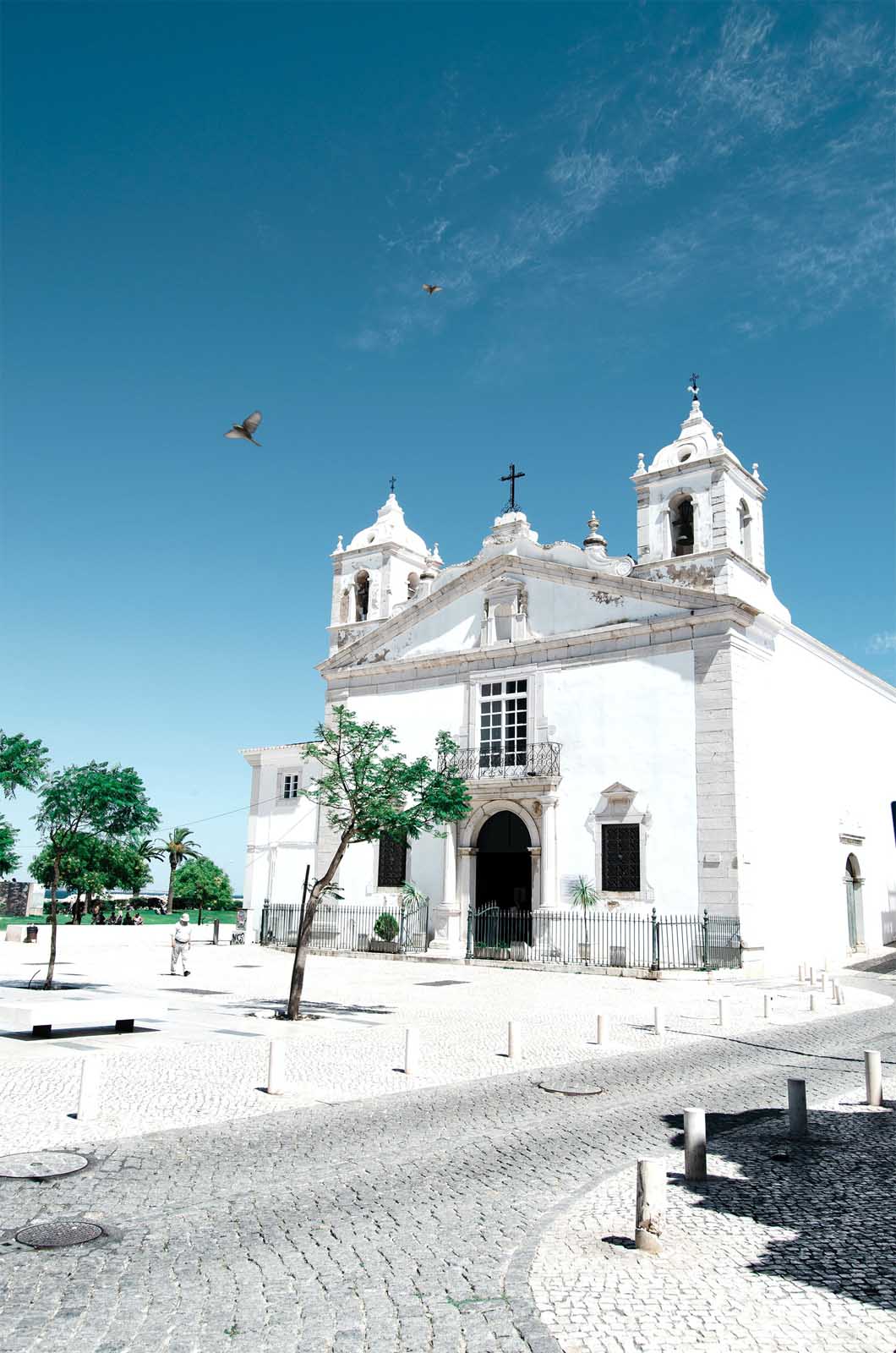 things to do in Lagos Portugal Igreja de santo antonio