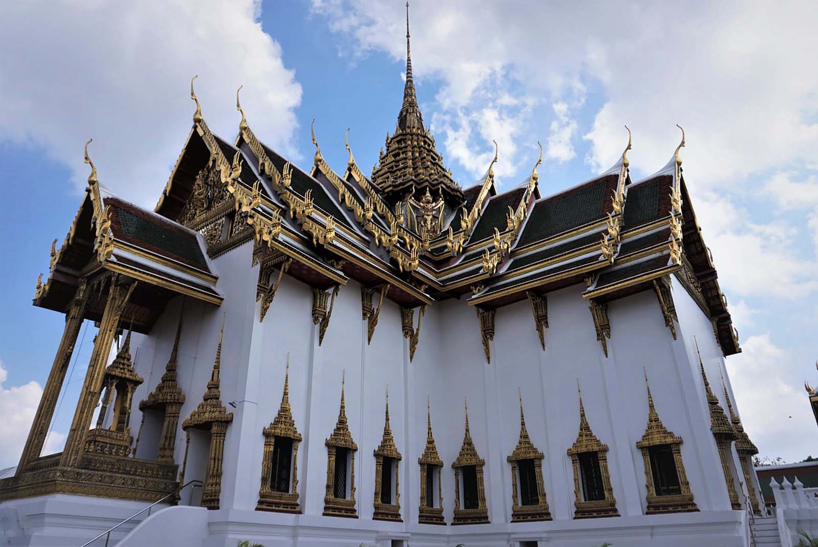 bangkok things to do temple of the emerald buddha