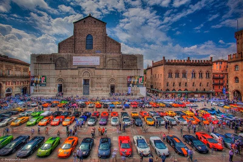 Der er meget at se i Bologna Piazza Maggiore