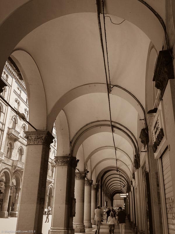 what to do in bologna stroll the porticoes