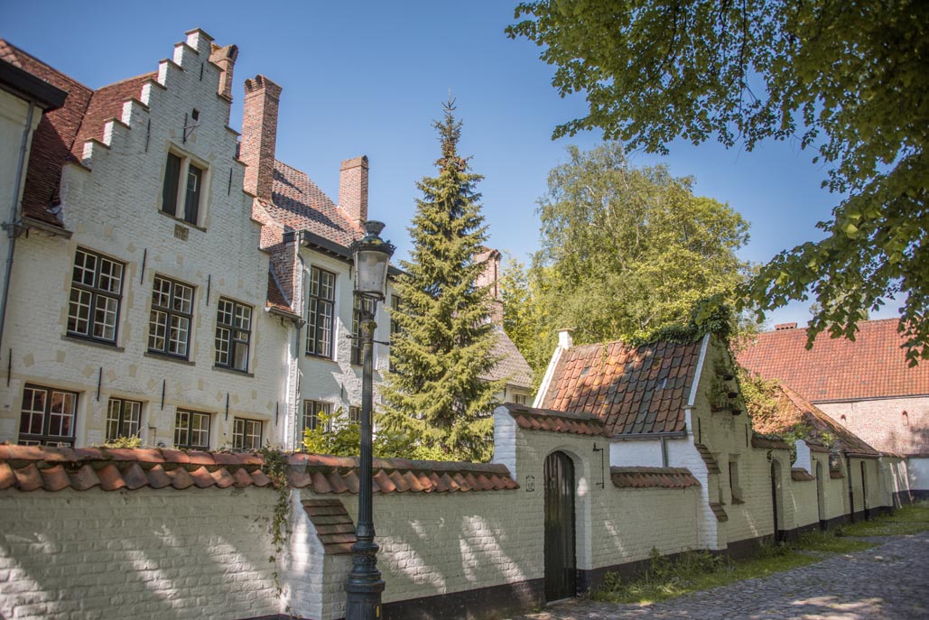 things to do in Bruges - Begijnhofs or Beguinages