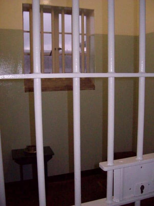 nelson mandela's cell robben island
