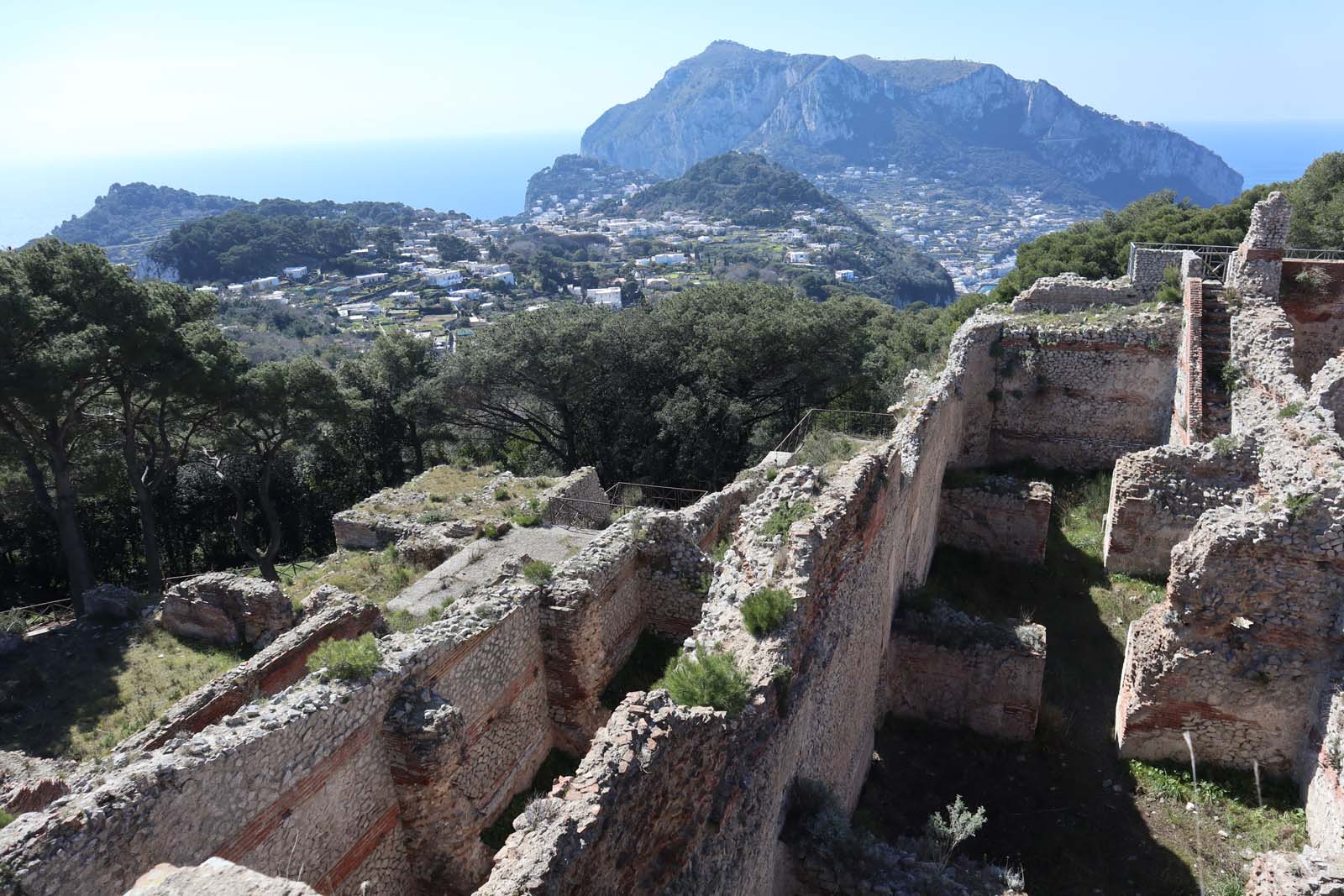 things to do in capri roman ruins