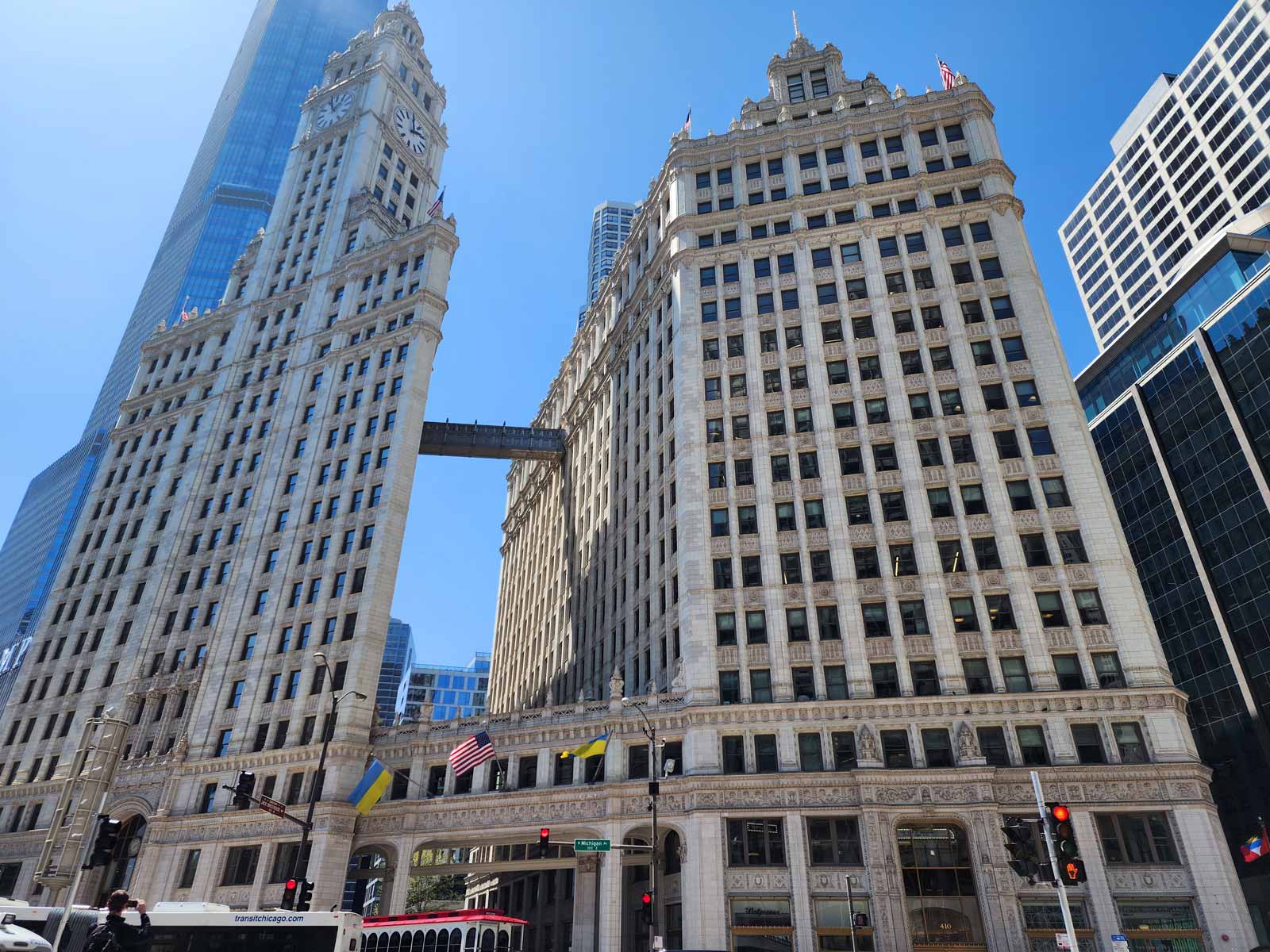 best things to do in chicago wrigley building