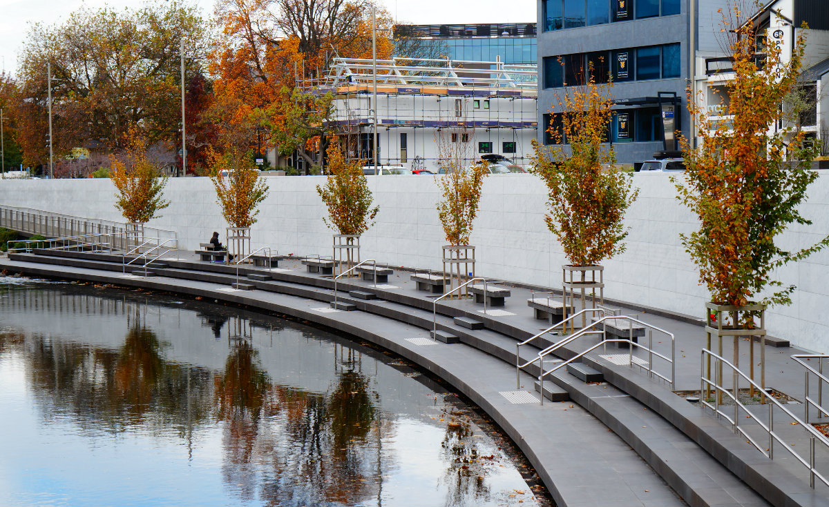 must do christchurch | cambridge terrace fountain