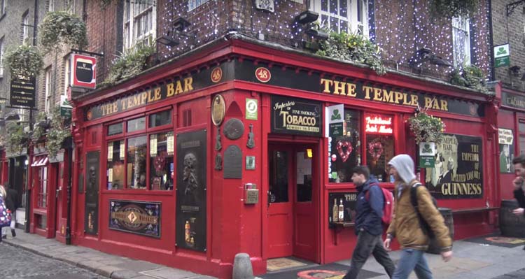 temple bar in downtown dublin ireland