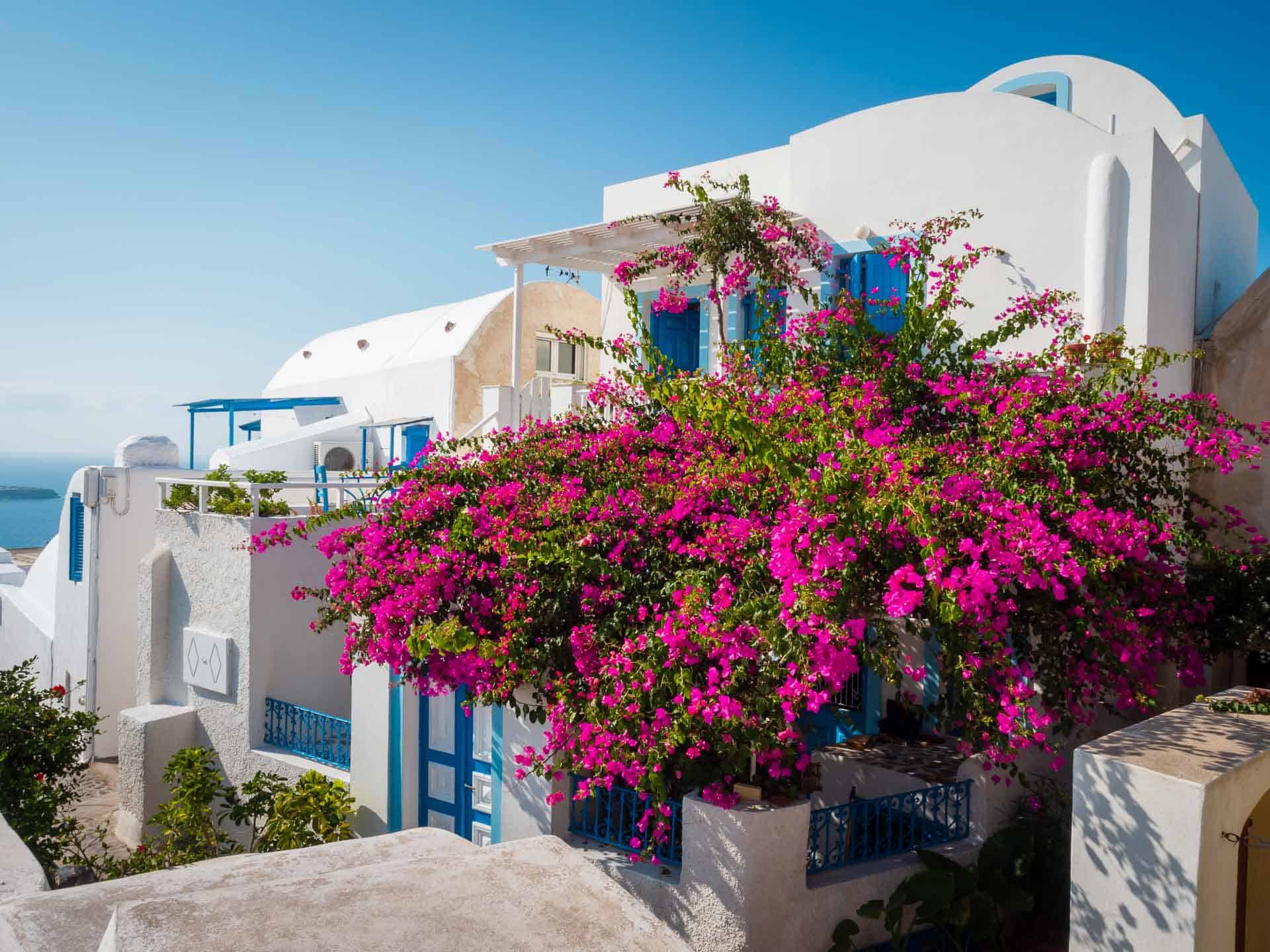 best things to do in Santorini whitewashed villages