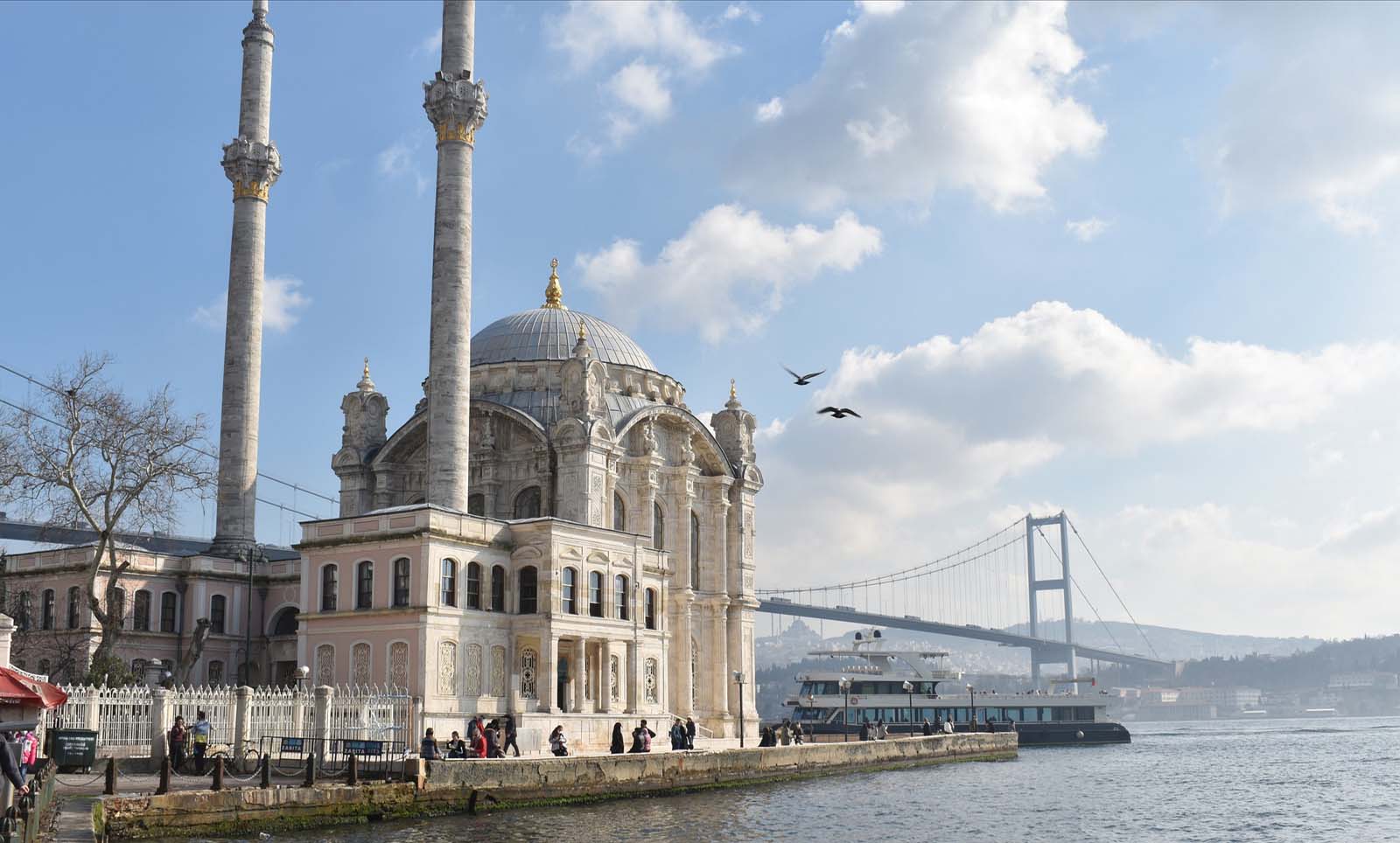 best things to do in Istanbul visit Ortakoy Mosque