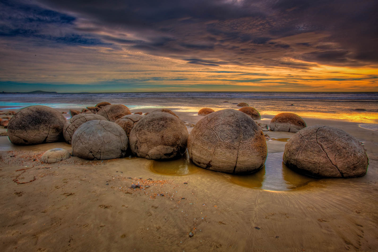 things to see in new zealand moeraki boulders