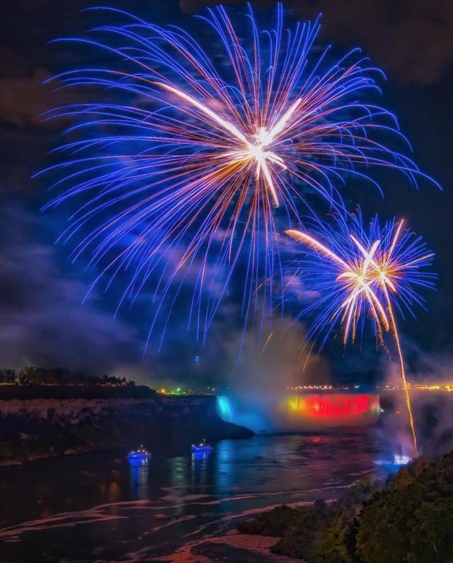 niagara falls attractions nightly illumination