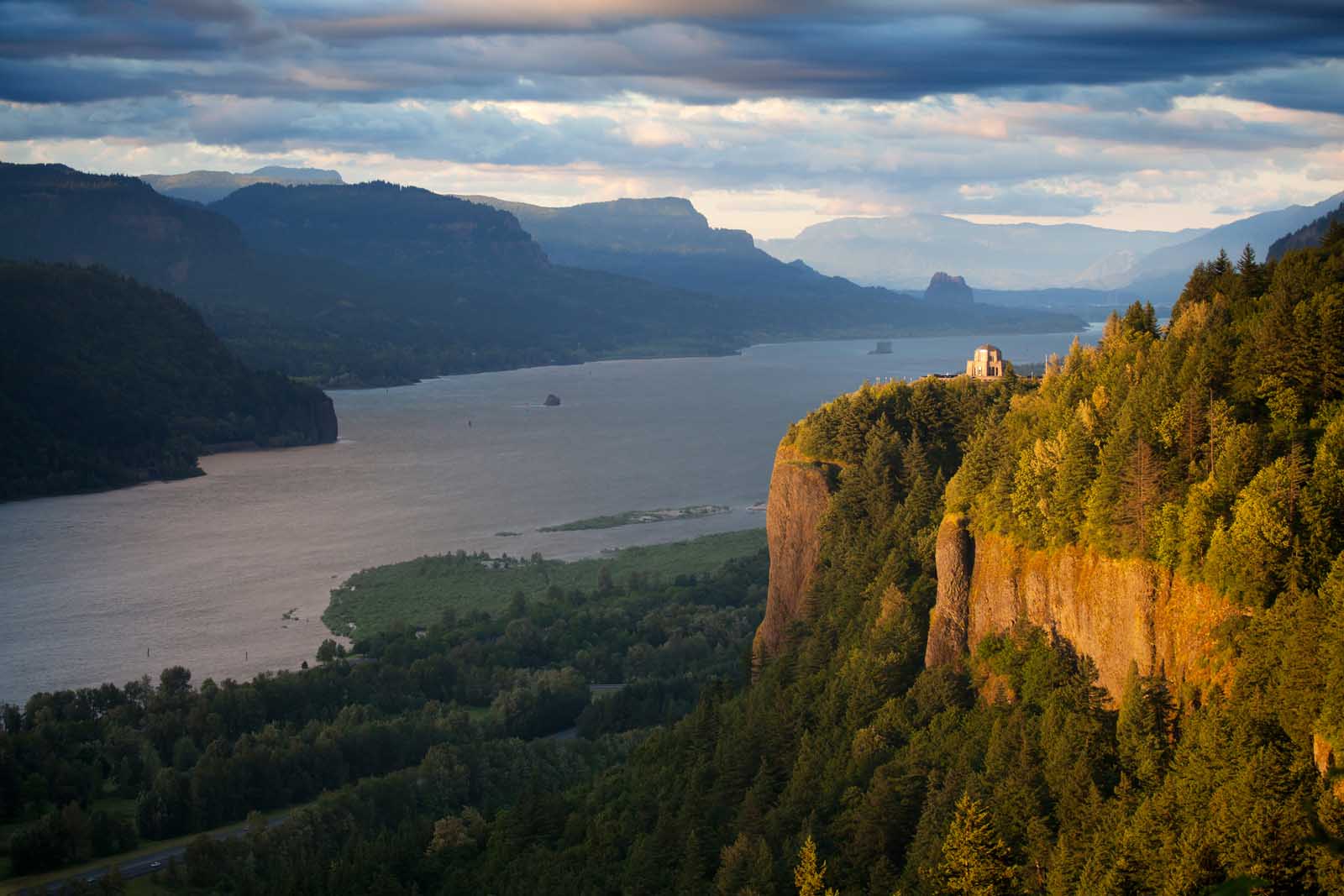 Snow Kiting the Columbia River Gorge - Travel Oregon